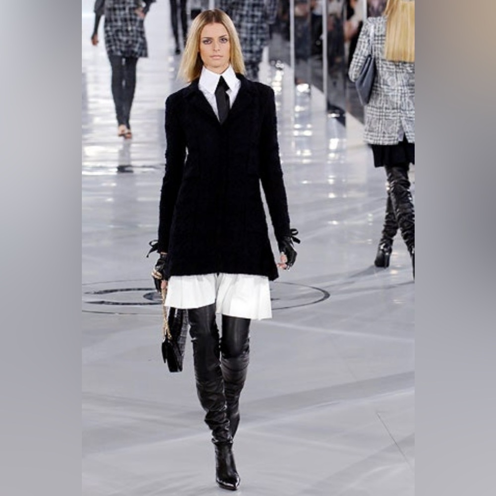 ❣️SOLD❣️ CHANEL 2005 AUTUMN, RUNWAY TWEED Jacket 42